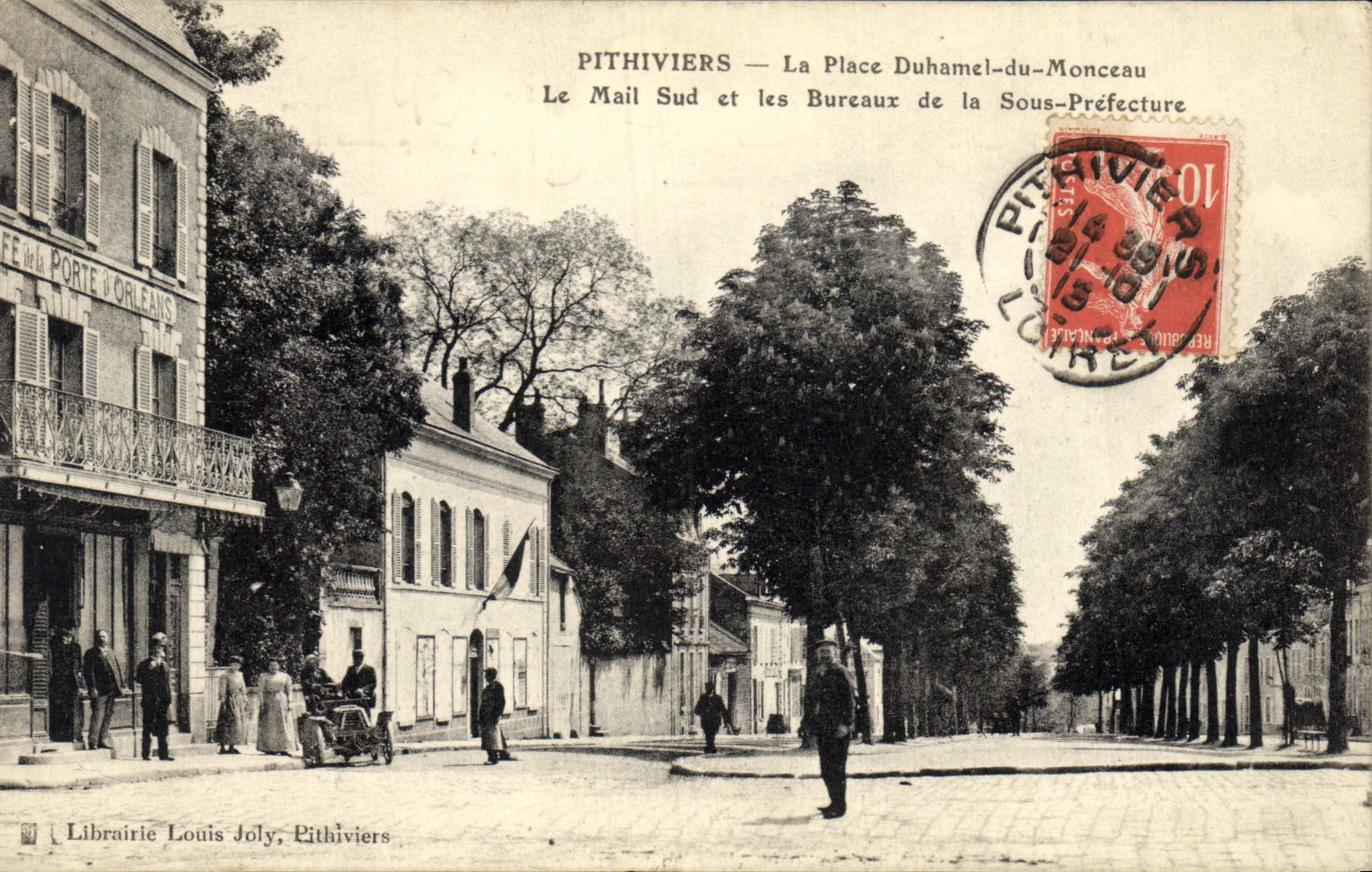 Pithiviers — La Place Duhamel-du-Monceau — Le Mail Sud et les Bureaux de la Sous-Préfecture — Librairie Louis Joly, Pithiviers