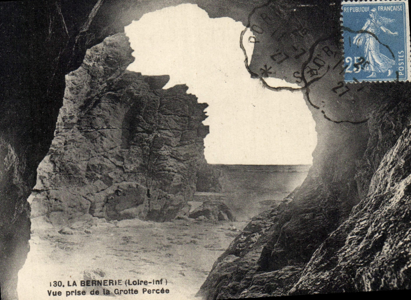 CPA Grotte Grottes La Bernerie Vue prise de la grotte percee