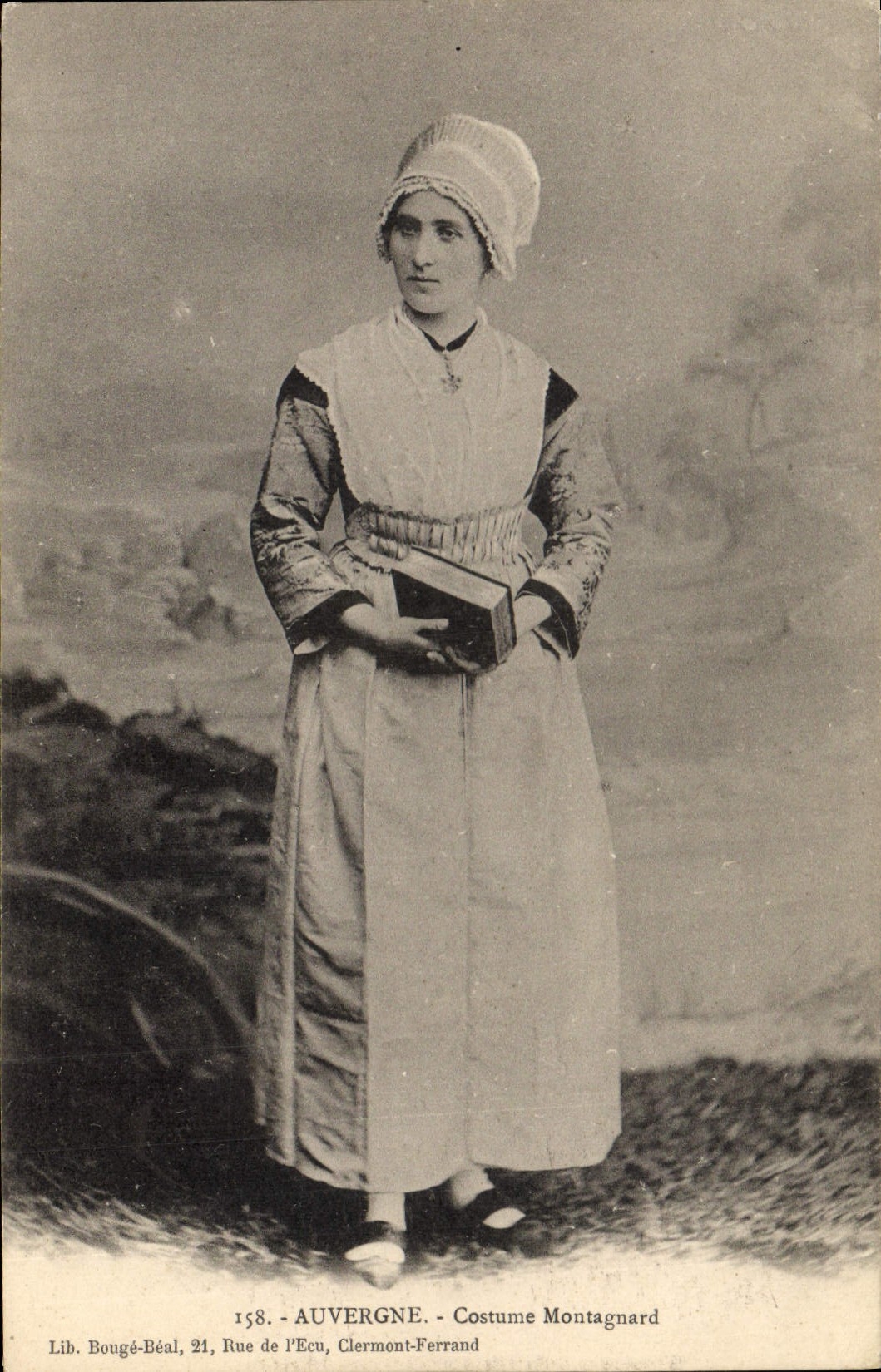 CPA Folklore Auvergne Costume montagnard 