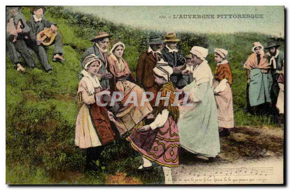 CPA Folklore Auvergne La bourree
