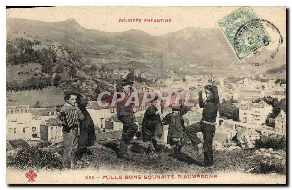 CPA Folklore Bourree Enfantine Auvergne Accordeon