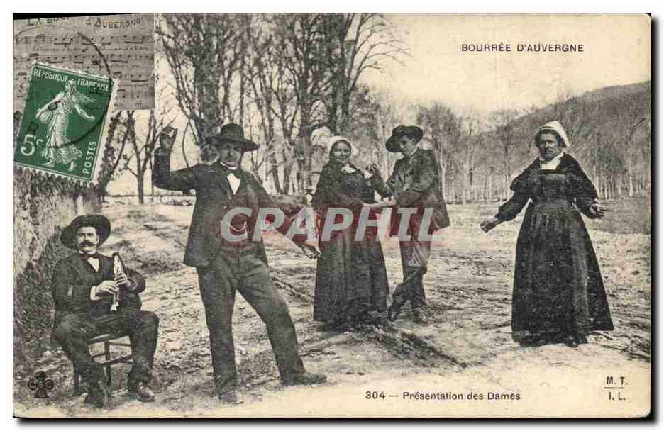 CPA Folklore Auvergne Presentation des Dames