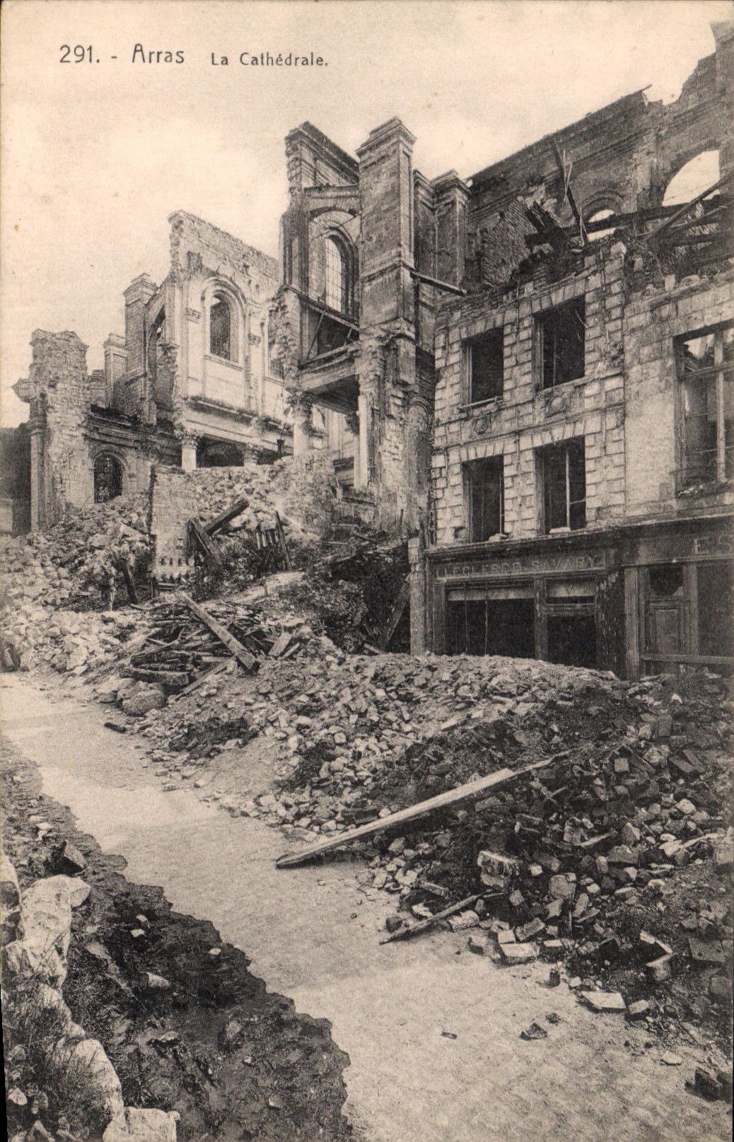 Arras - La Cathédrale — ruines après les bombardements — Édition M. Dispritz, Lille, n° 291