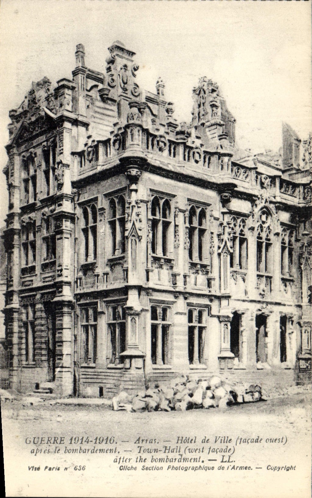 Arras — Hôtel de Ville (fachada oeste) después del bombardeo — Visé Paris n° 636