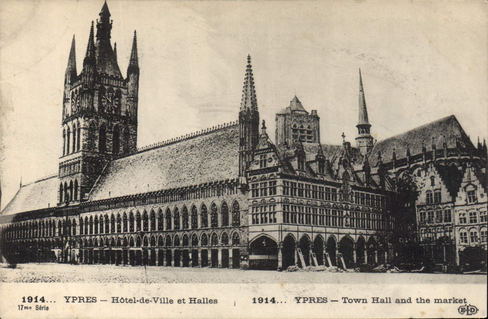CPA Militaria Ypres Hotel de ville et Halles