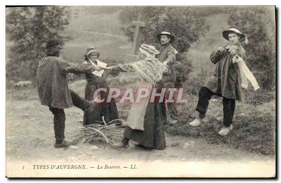 CPA Folklore Auvergne La Bourree