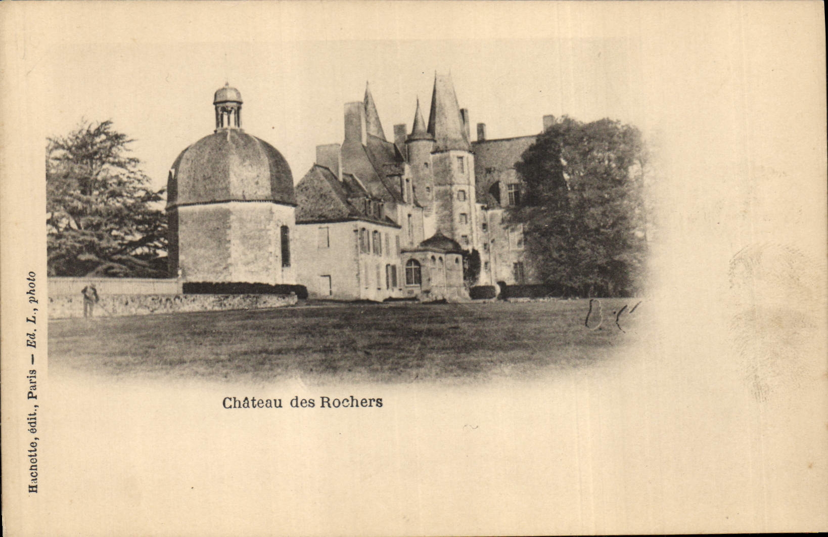 Château des Rochers — vue du château avec tour à dôme — Hachette, édit., Paris, photo L.