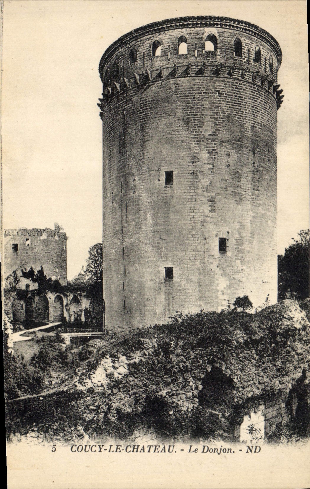 CPA Chateau Coucy le Chateau Le donjon