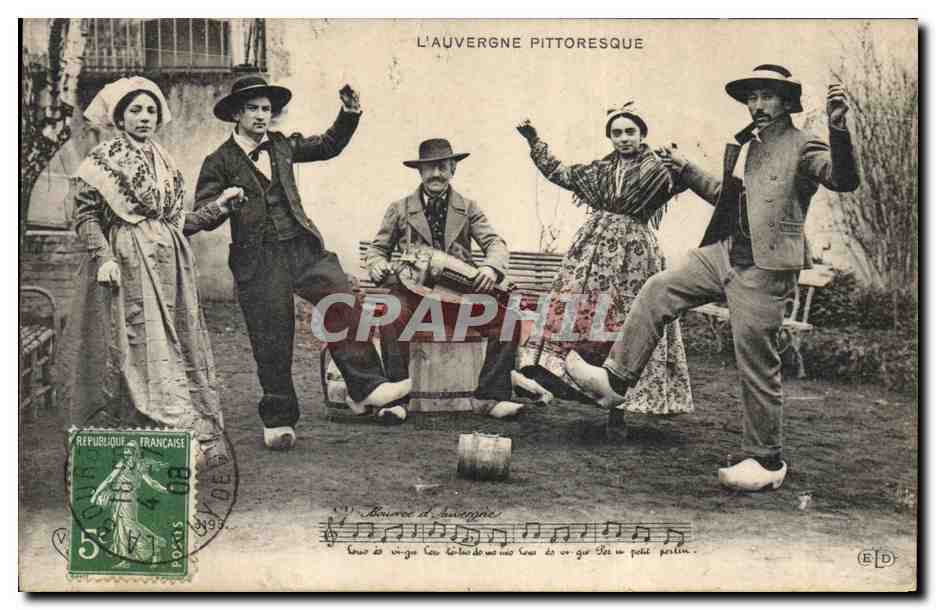CPA Folklore Auvergne La bourree