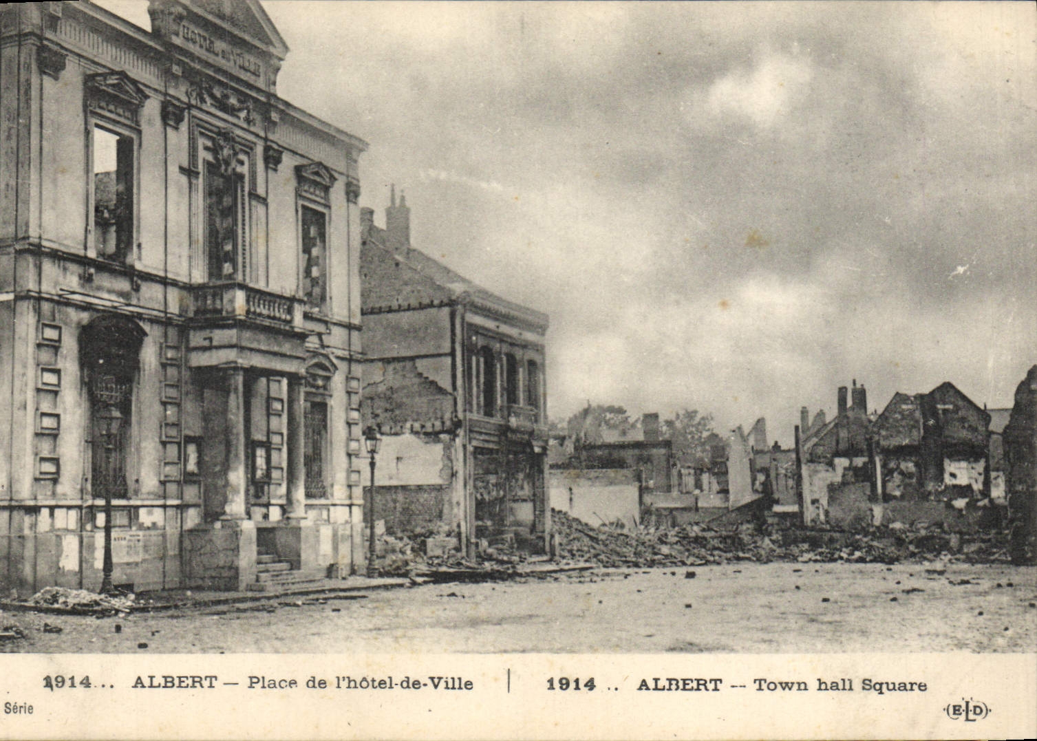 Albert — Place de l'hôtel-de-Ville — détruit en 1914 — Éditeur BLD, série 1914