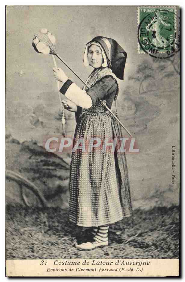 CPA Folklore Costume de Latour d'Auvergne Environs de Clermont Ferrand 