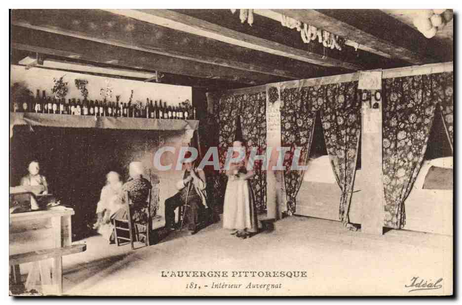 CPA Folklore Auvergne Interieur Auvergnat 