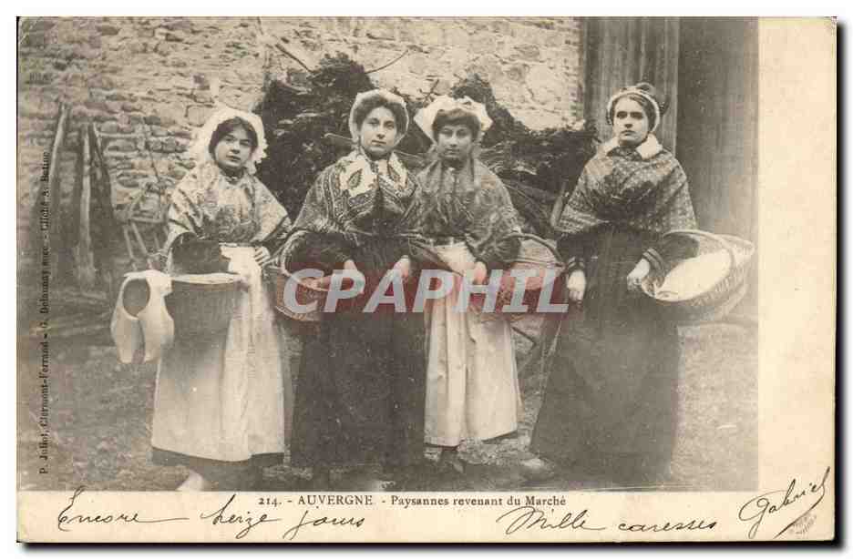 CPA Folklore Auvergne Paysannes revenant du marche 