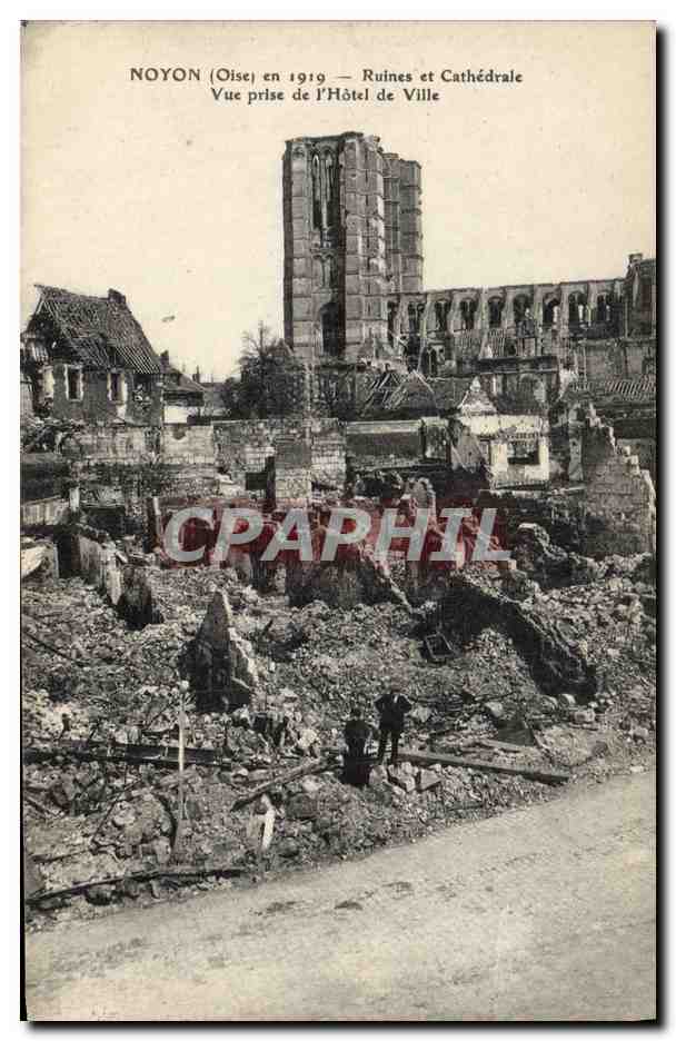Noyon (Oise) — Ruines et Cathédrale — Vue prise de l'Hôtel de Ville en 1919