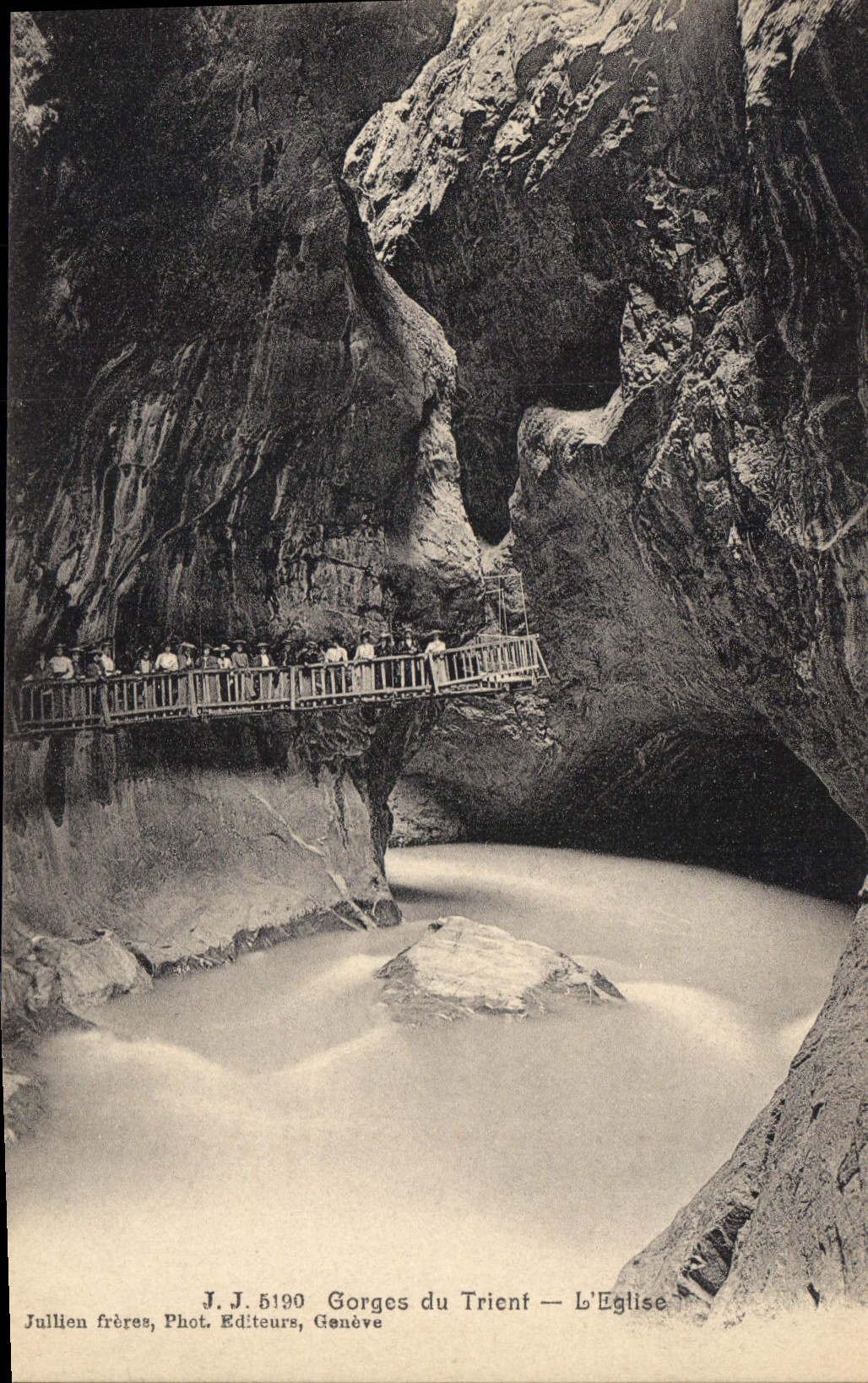 CPA Grotte Grottes Gorges du Trient L'eglise