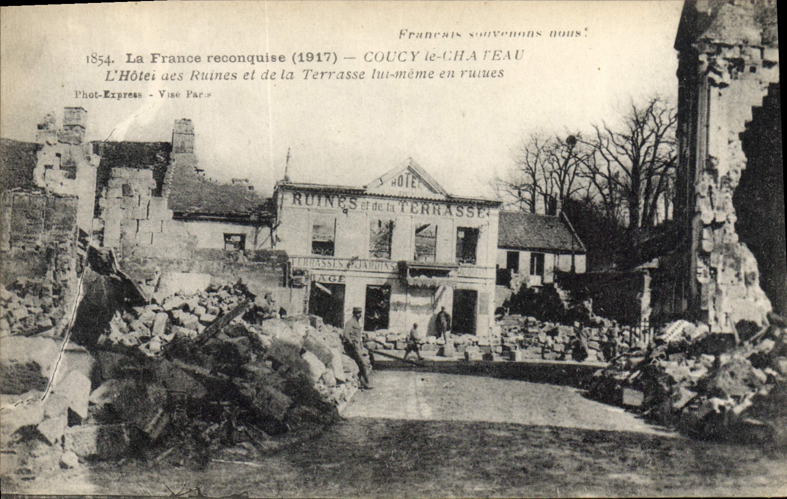 Coucy-le-Château — Ruines de l'hôtel et de la terrasse — Phot-Express - Vise Paris