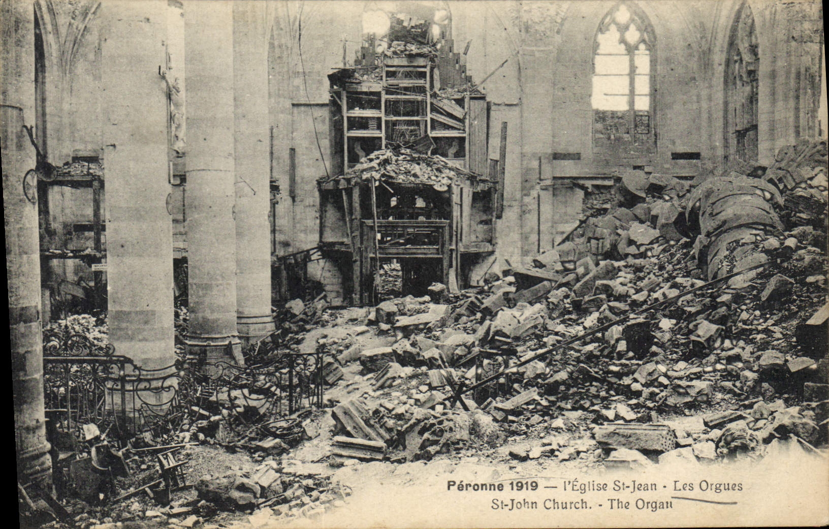 Péronne 1919 — l'Église St-Jean — Les Orgues