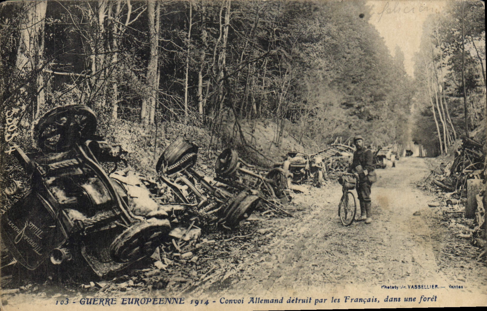 Convoi Allemand détruit par les Français dans une forêt — Guerre Européenne 1914 — Phototypie VASSELLIER, Annecy