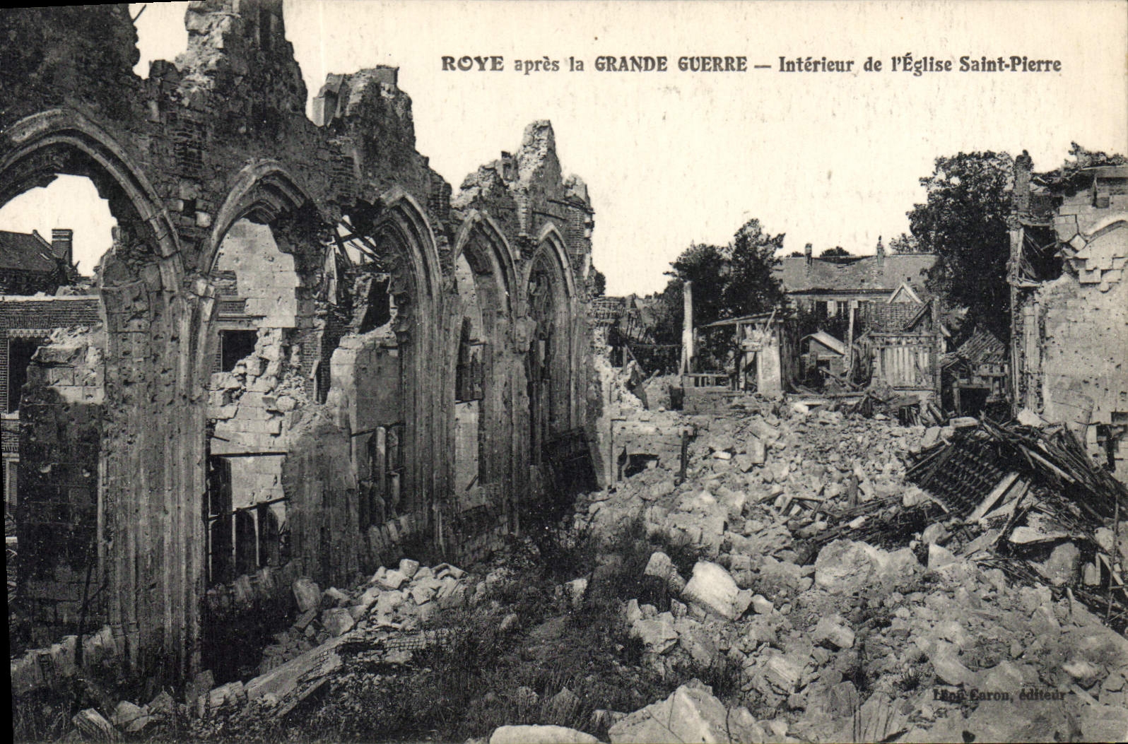 Roye après la Grande Guerre — Intérieur de l'Église Saint-Pierre — Éditeur : Léon Baron