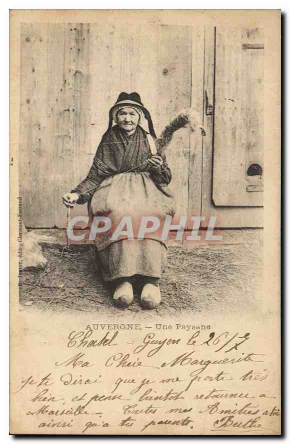 CPA Folklore Auvergne Une paysanne