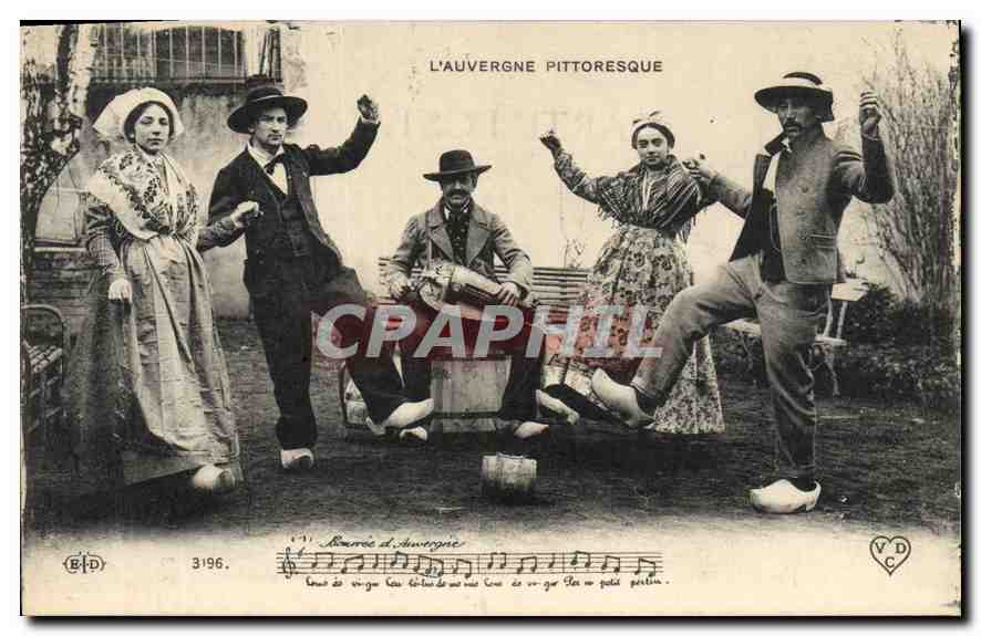CPA Folklore Auvergne La Bourree