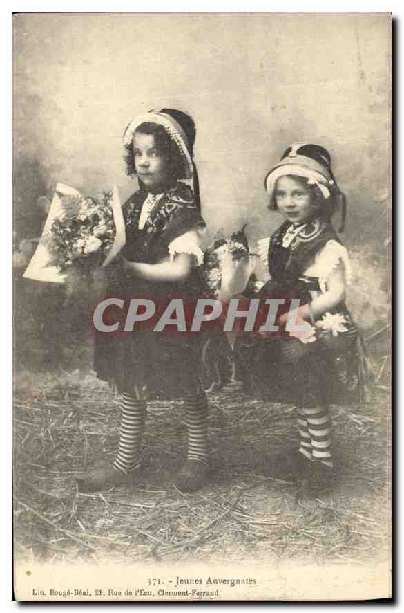 CPA Folklore Jeunes Auvergnates Enfants 
