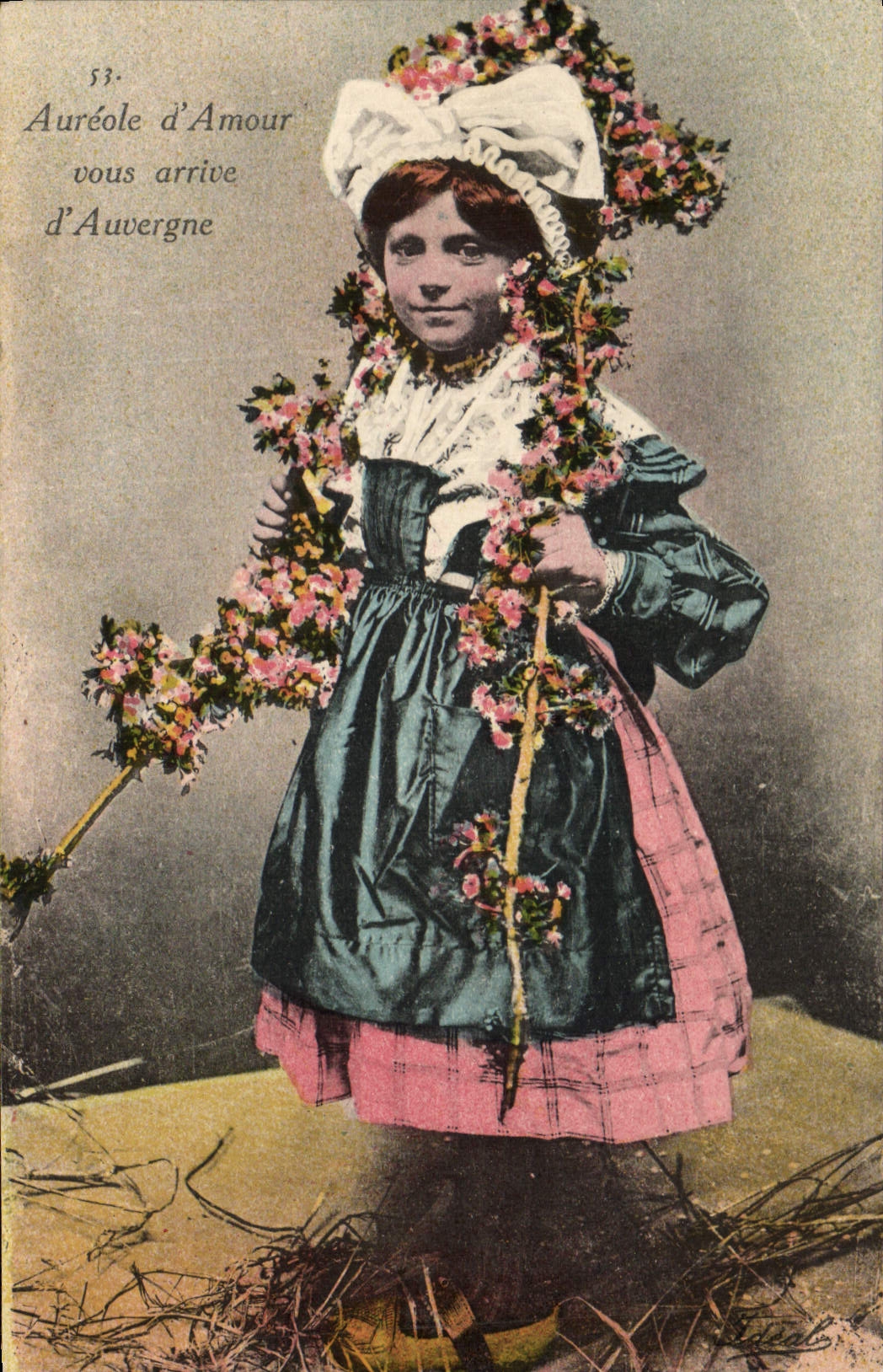 CPA Folklore Auvergne Enfant