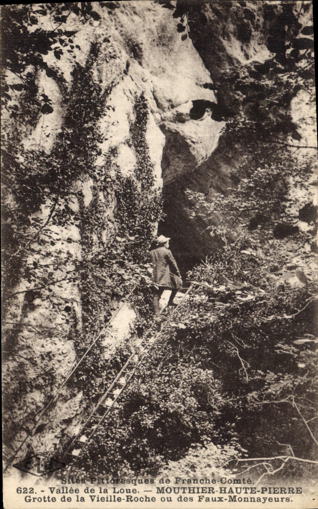 CPA Grotte de la Vieille Roche ou des Faux Monnayeurs Mouthier Haute Pierre Grottes 