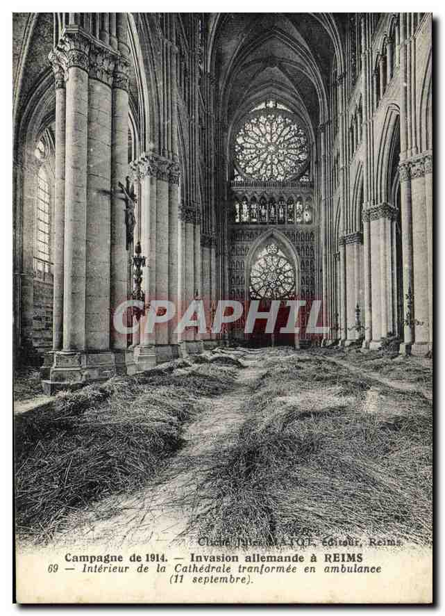 CPA Militaria Campagne de 1914 Invasion allemande a Reims Interieur de la cathedrale transformee en 