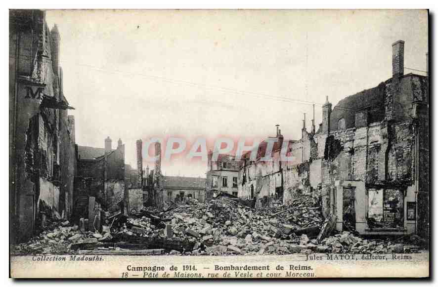 CPA Militaria Campagne de 1914 Bombardement de Reims Pate de maisons rue de Vesle et cour Morceau