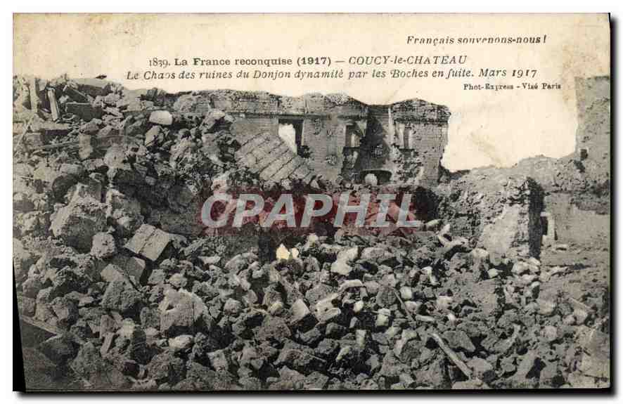 Coucy-le-Château — Das Chaos der Ruinen des Bergfrieds, der von den zurückweichenden Deutschen gesprengt wurde — Phot-Express, Viadé Paris