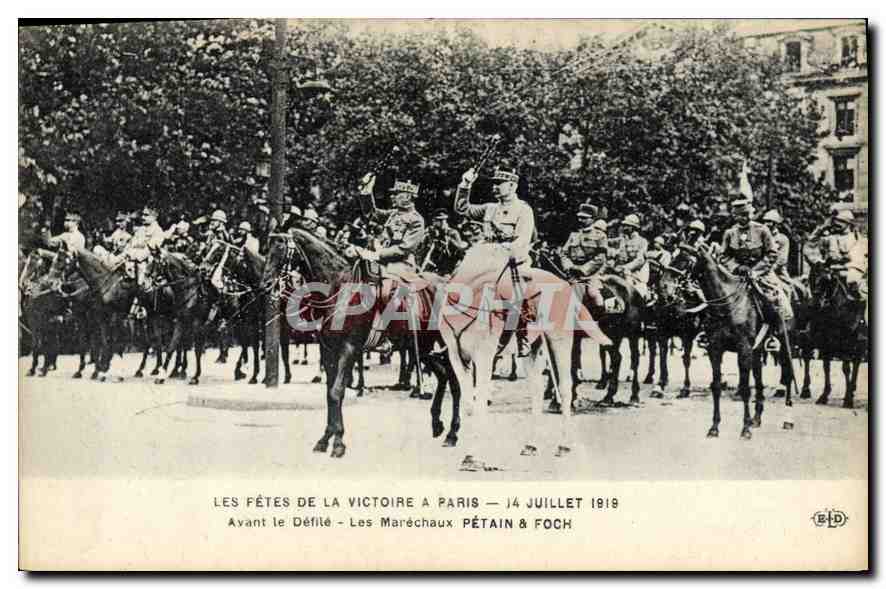 Les Maréchaux Pétain & Foch — Avant le Défilé à Paris — 14 juillet 1918
