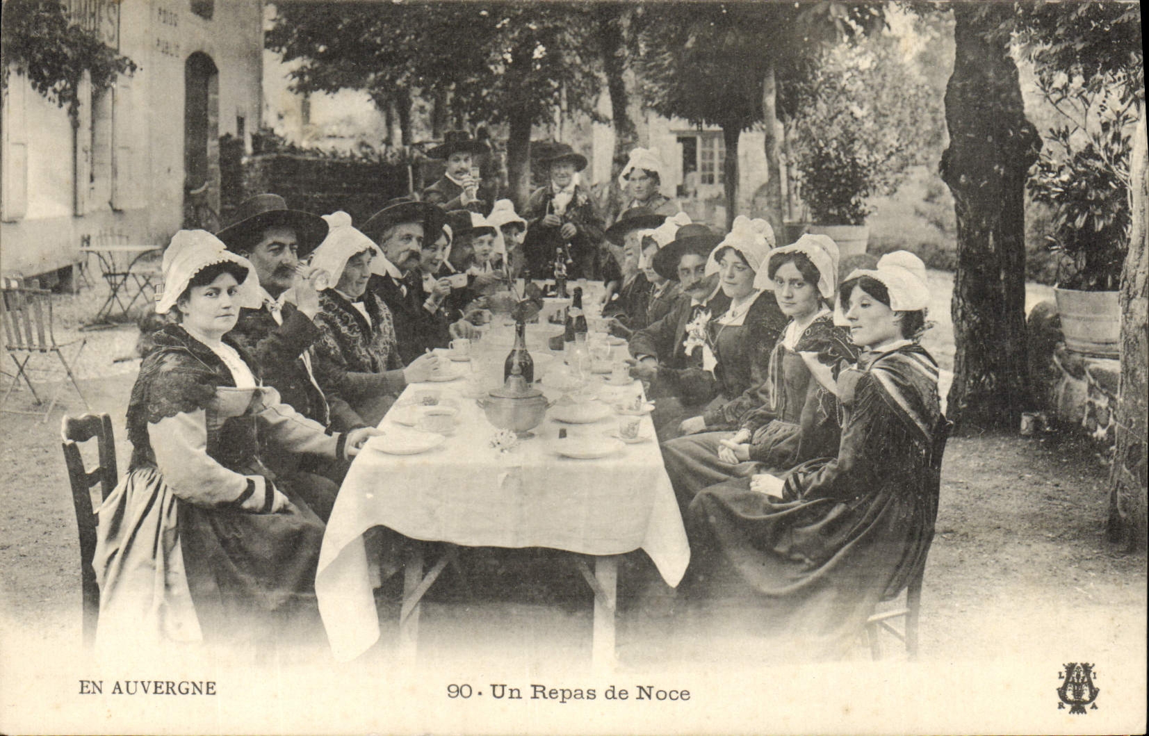 En Auvergne — Un Repas de Noce — série 90