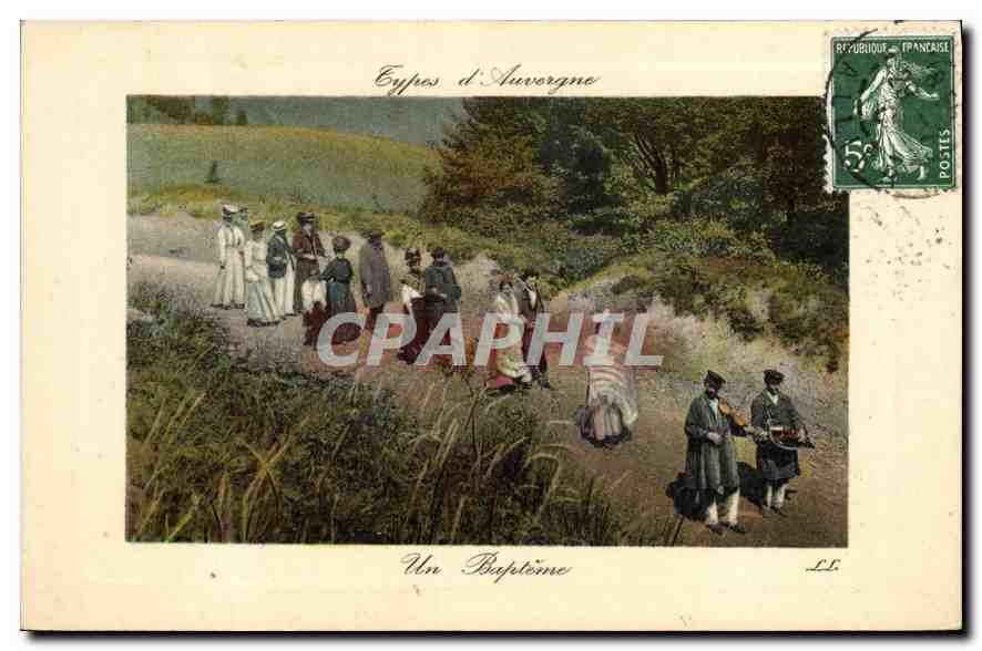 CPA Folklore Types d'Auvergne un Bapteme 