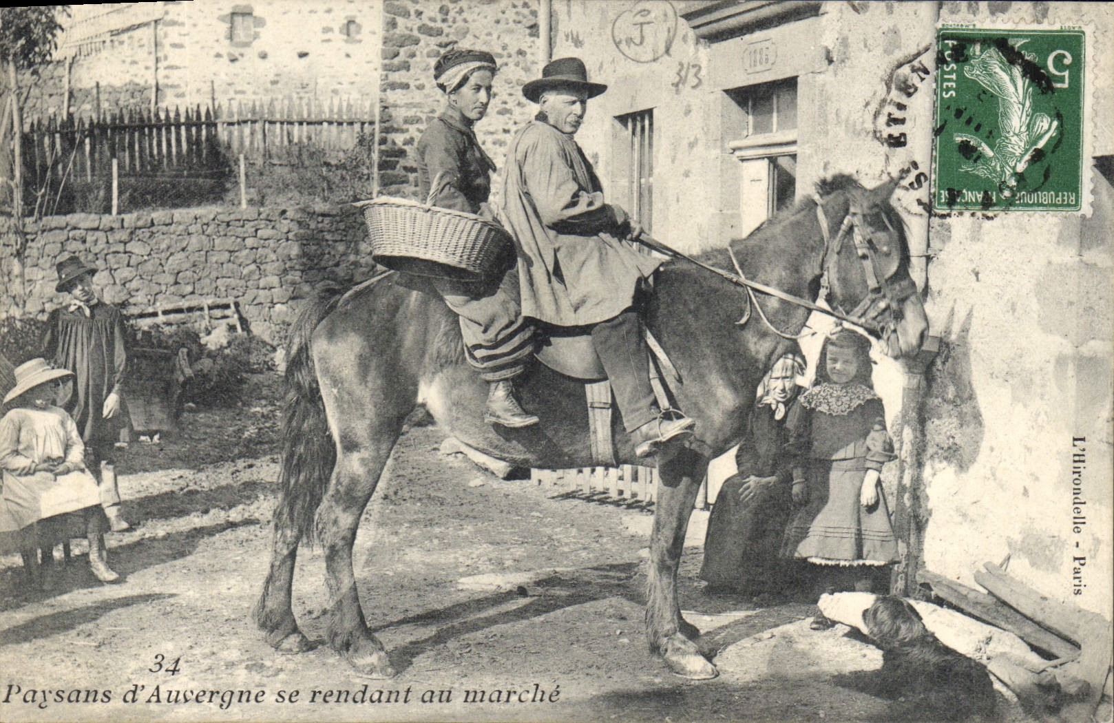 Paysans d'Auvergne se rendant au marché — L'Étronnelle - Paris, n°34