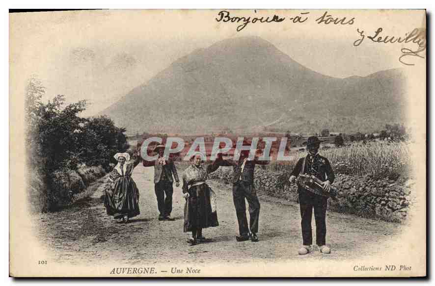 CPA Folklore Auvergne une Noce 