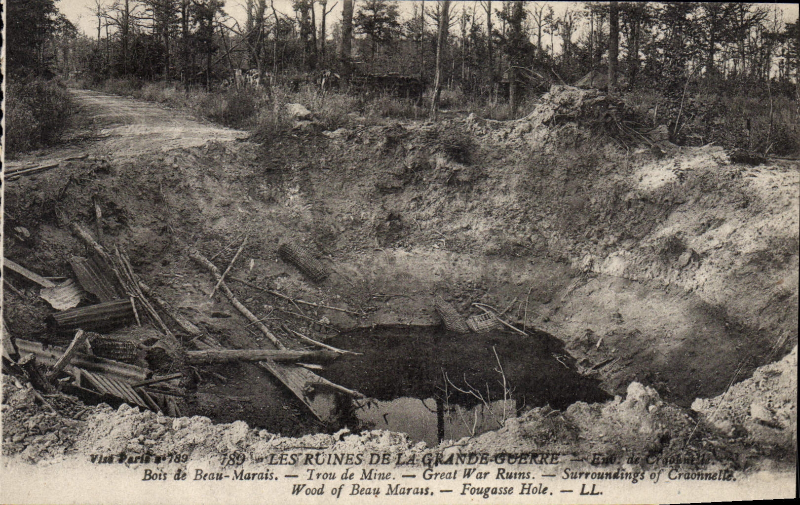 CPA Militaria Les ruines de la Grande Guerre Trou de Mine bois de Beau Marais 