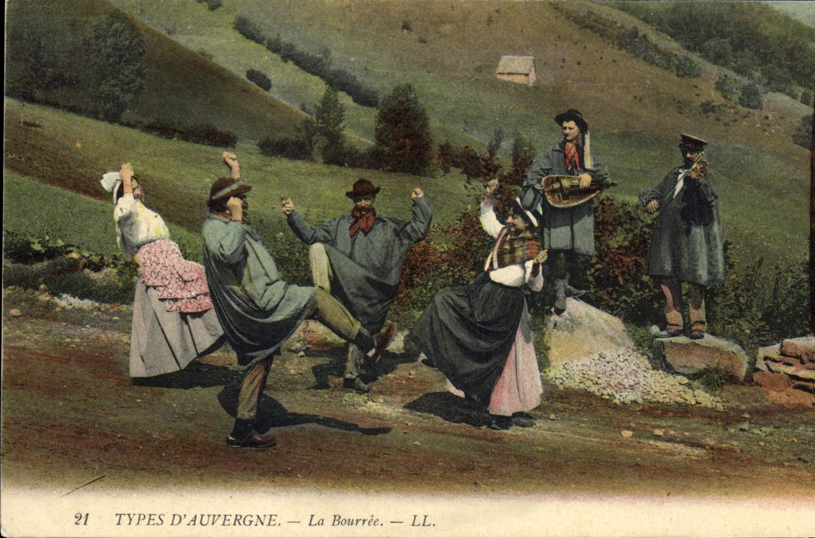 CPA Folklore Types d'Auvergne la Bourree 