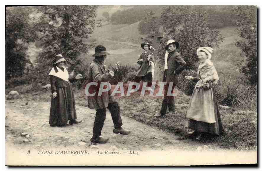 CPA Folklore Types d'Auvergne la Bourree 