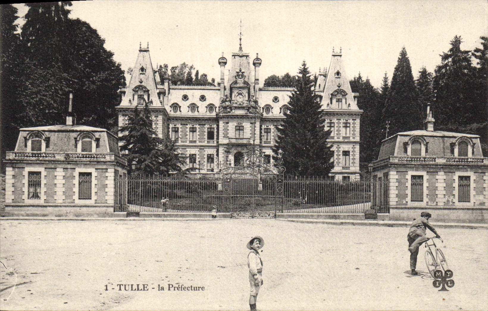 CPA Tulle La Prefecture 