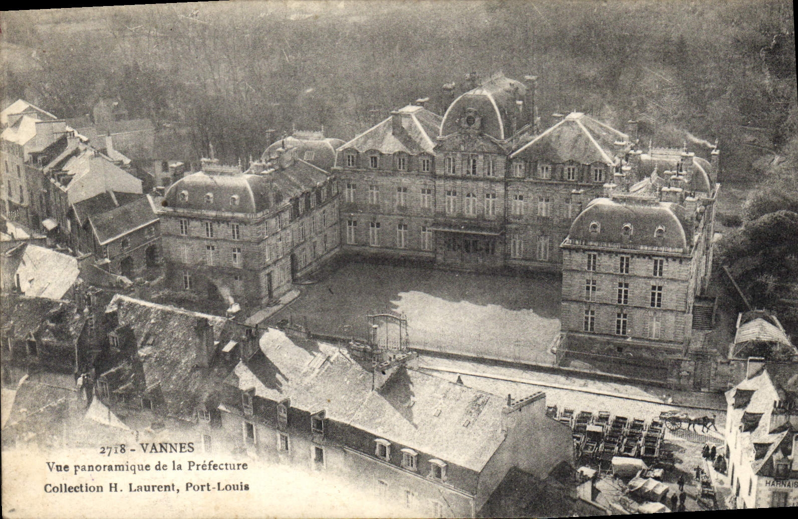 CPA Vannes Vue panoramique de la Prefecture 