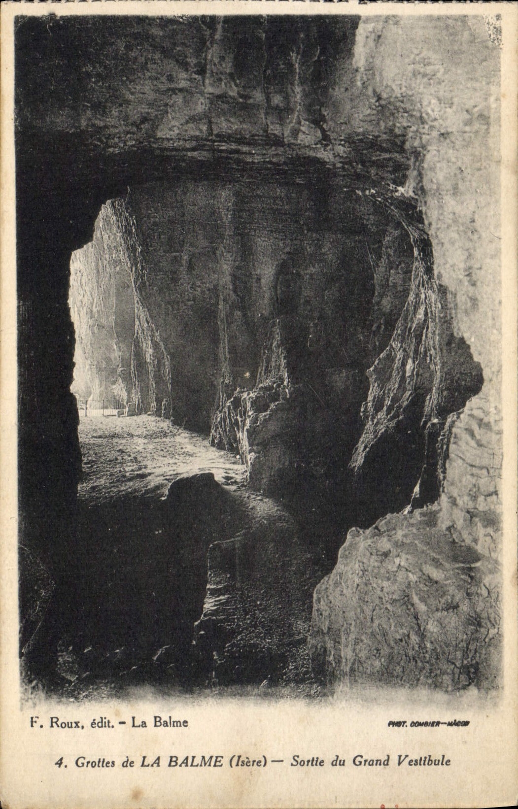CPA Grottes de la Balme Isere Sortte du grand Vestibule 
