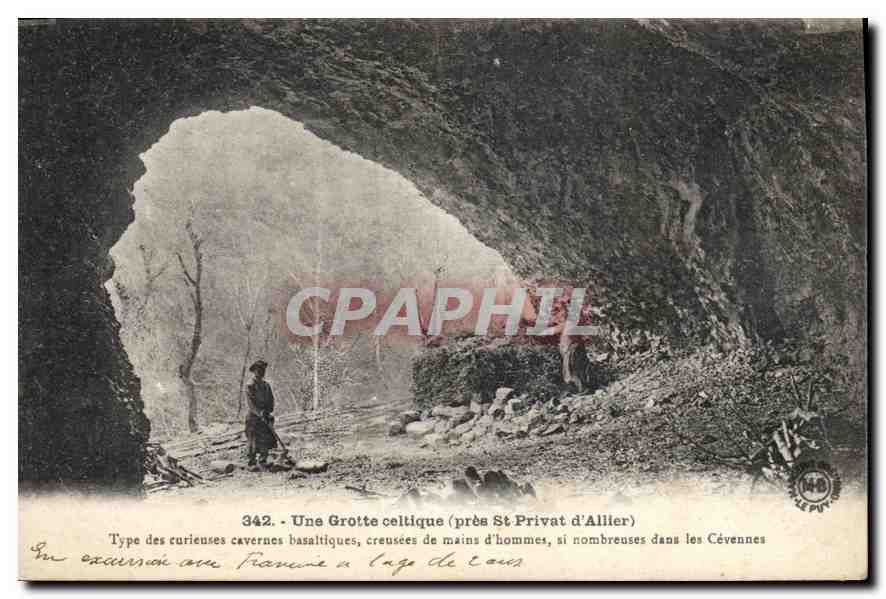 CPA Une grotte celtique pres St Privat d'Allier 