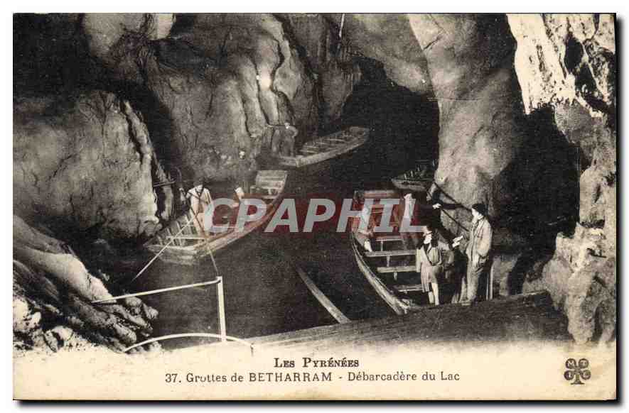 CPA Les Pyrenees Grottes de Betharranm Debarcadere du lac 