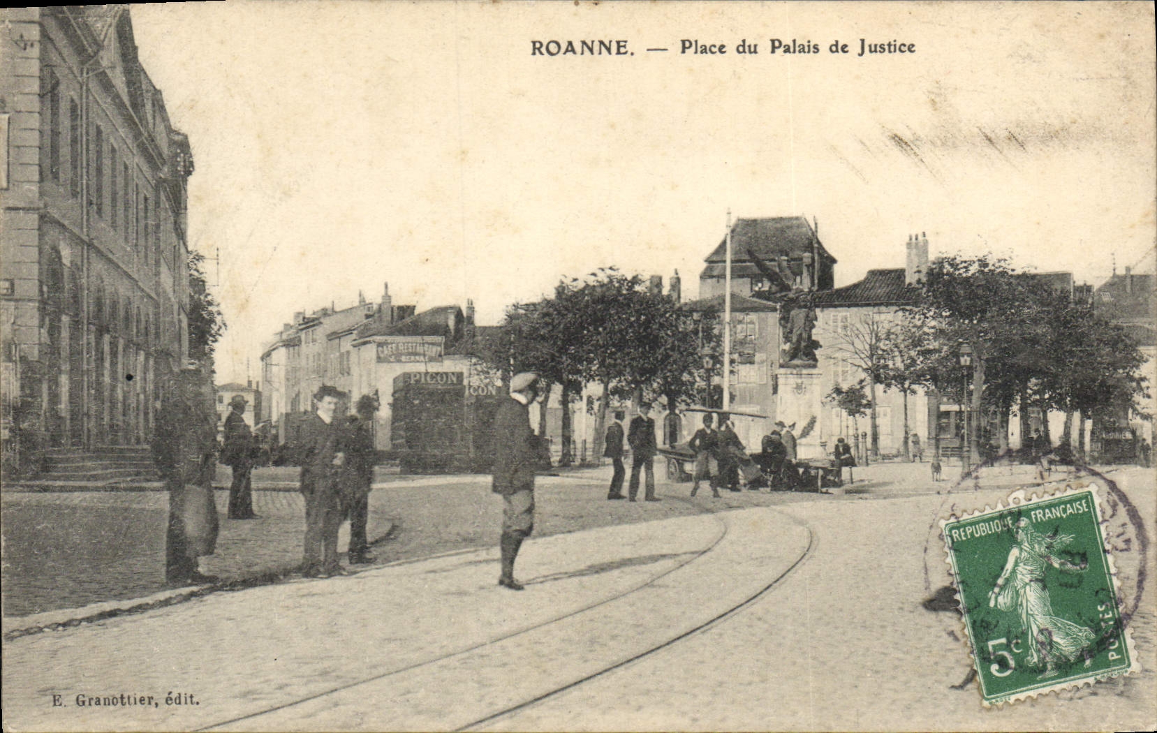 Roanne — Place du Palais de Justice — E. Granottier, édit.