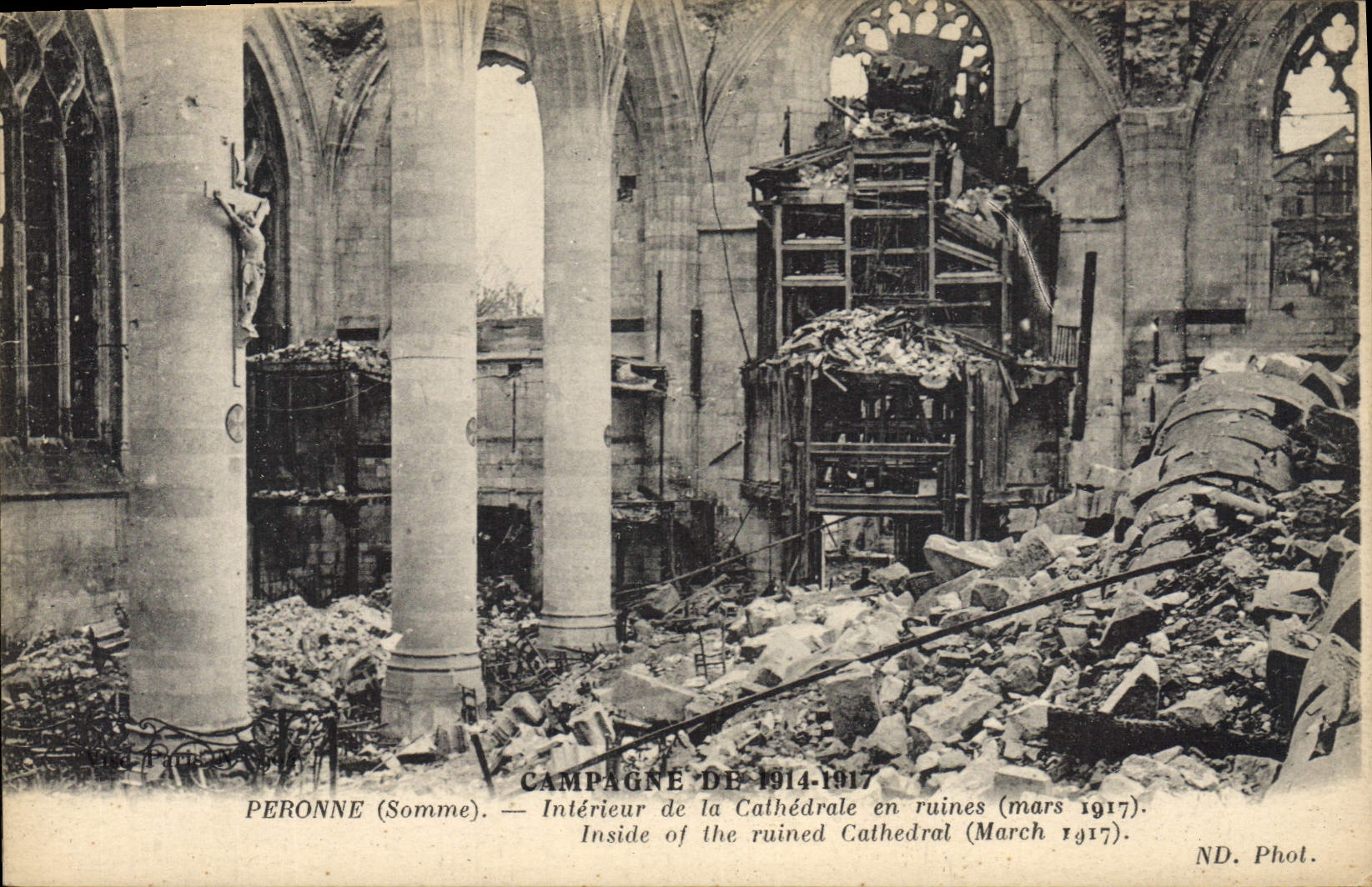 CPA Militaria Peronne Interieur de la cathedrale en ruines mars 1917 