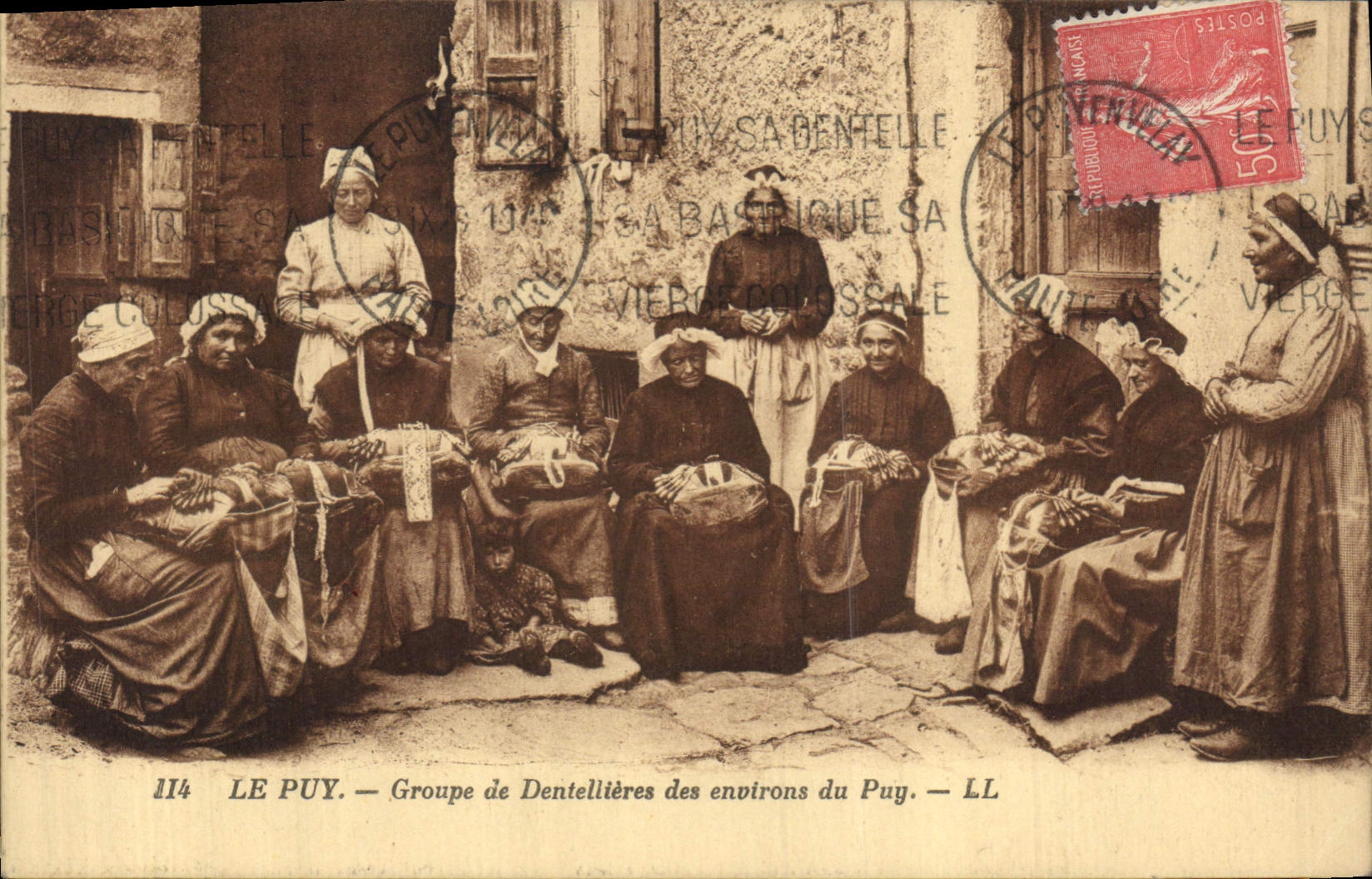 CPA Folklore Le Puy groupe de Dentellieres des environs du Puy 
