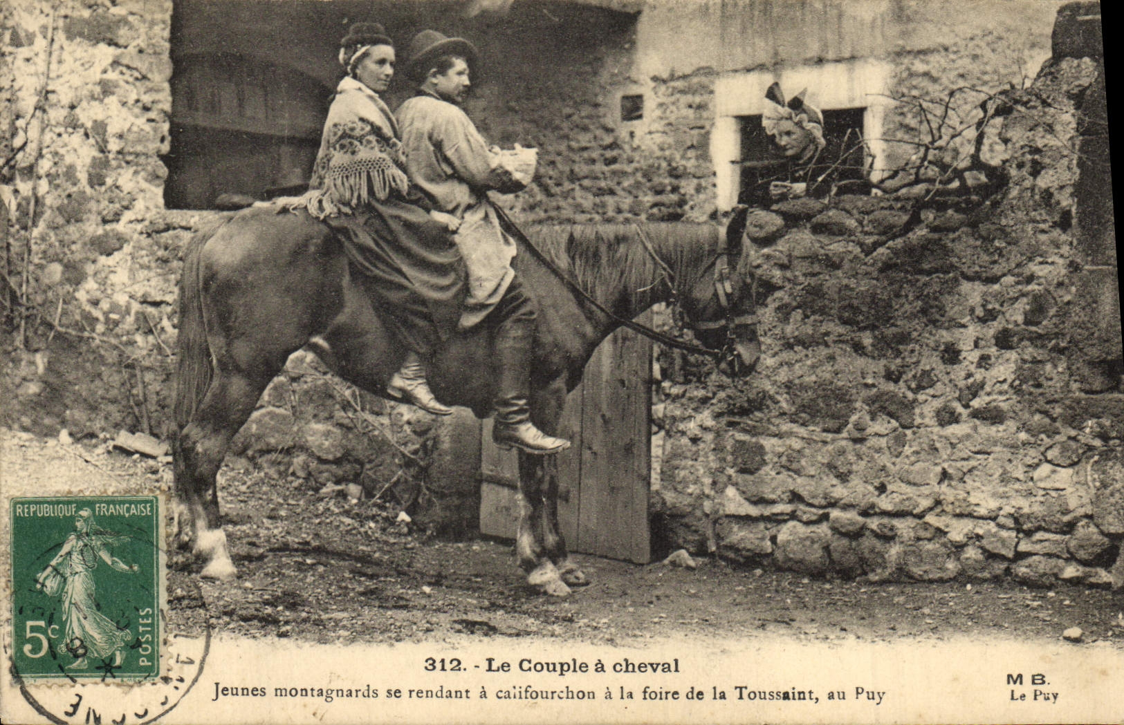 Jeunes montagnards se rendant à la foire de la Toussaint, au Puy — M.B. Le Puy — n° 312