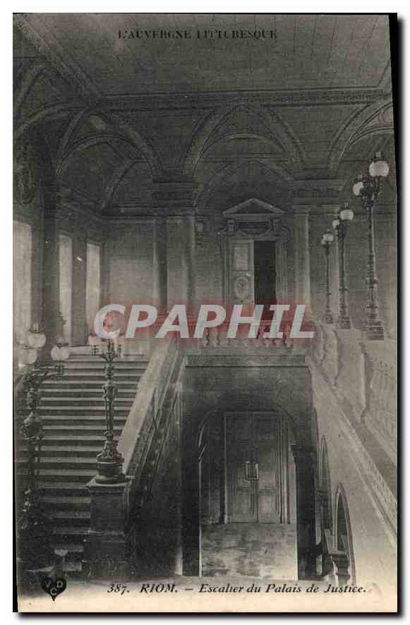CPA L'Auvergne Pittoresque Riom escalier du palais de justice 