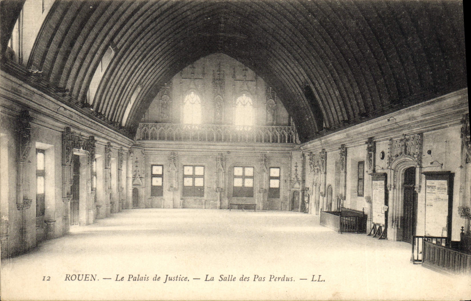 CPA Rouen le Palais de Justice la salle des pas perdus 